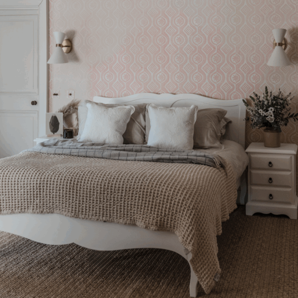 Romance Bed True White