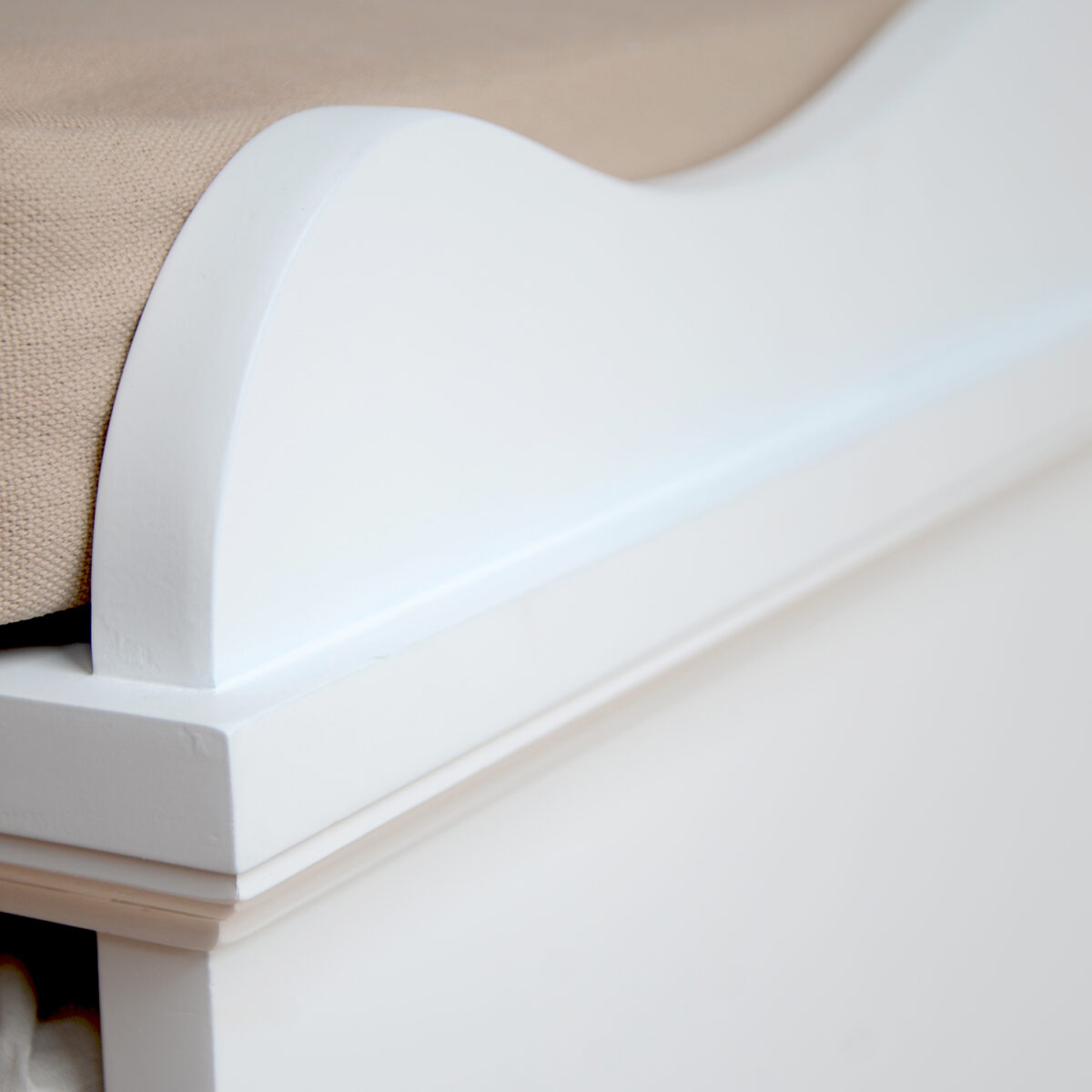 Tetbury bench cushion detail image Tetbury bench cushion detail image